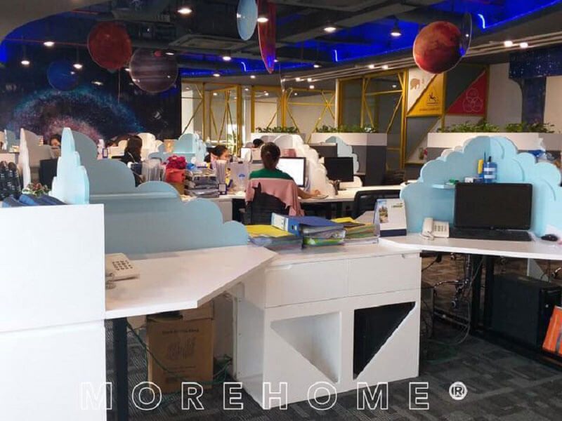 MoreHome nhận đóng bàn ghế gỗ công nghiệp đẹp chất lượng cho văn phòng công ty.