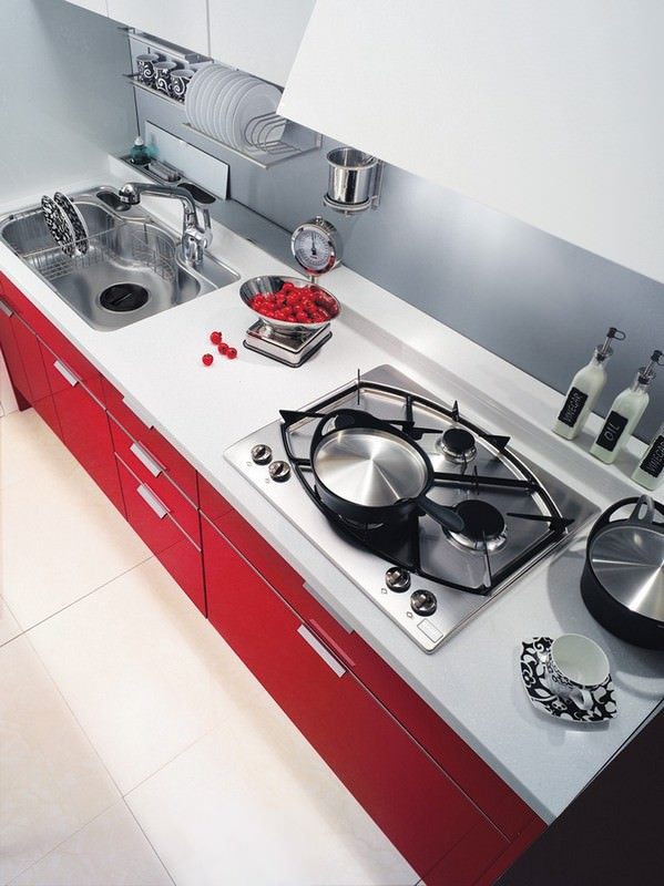 a sự sang trọng Để tạo ra một cảm giác sang trọng, hãy kết hợp đá bếp màu trắng với thiết kế tủ bếp.